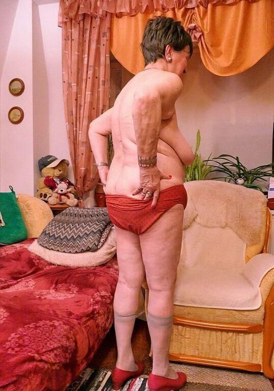 VICTORIA AN OLD GRANNY I WANK OVER