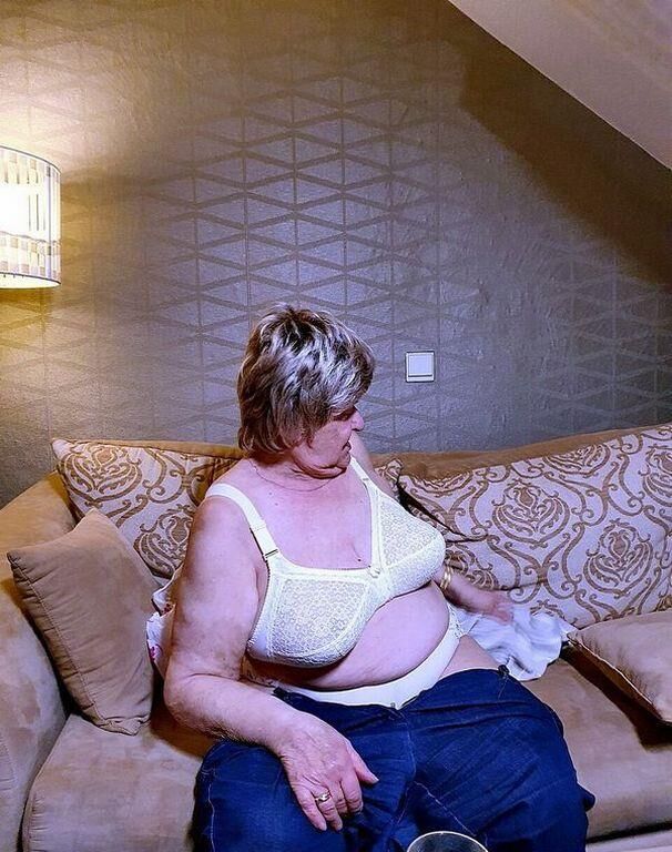 MELBA AN OLD GRANNY I WANK OVER