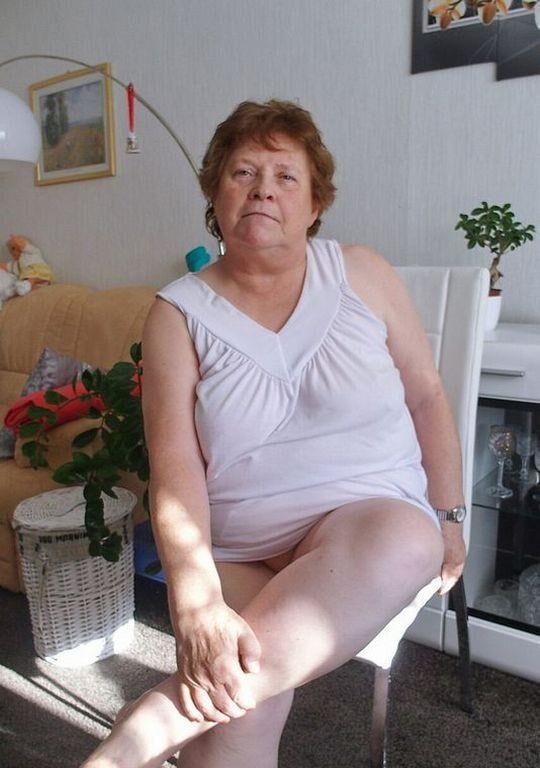 BETSY AN OLD GRANNY I WANK OVER