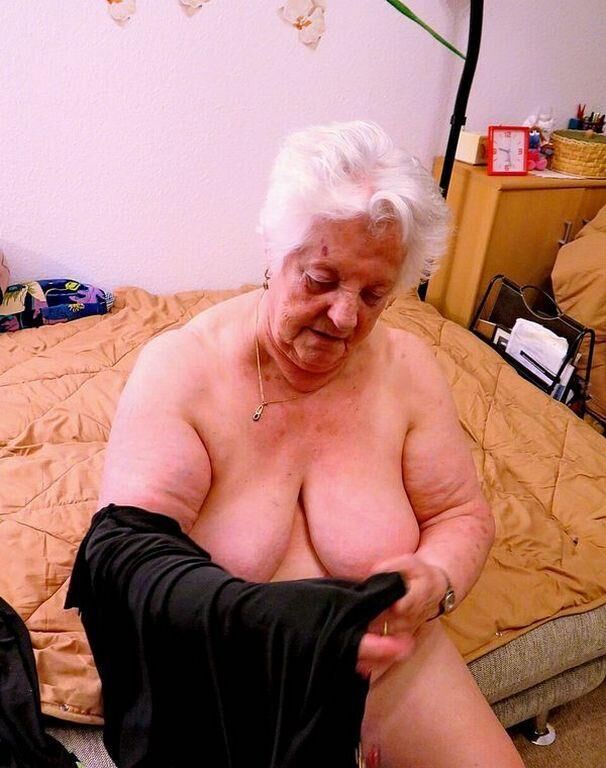 NATASHA AN OLD GRANNY I WANK OVER