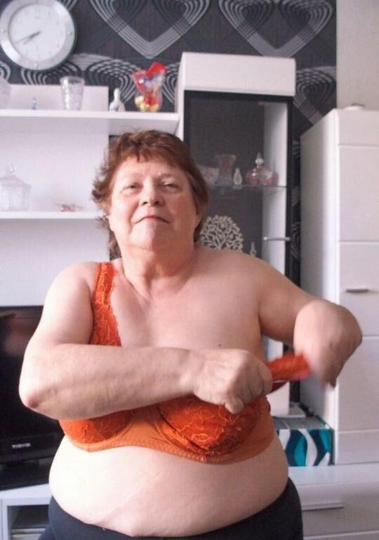 BETSY AN OLD GRANNY I WANK OVER