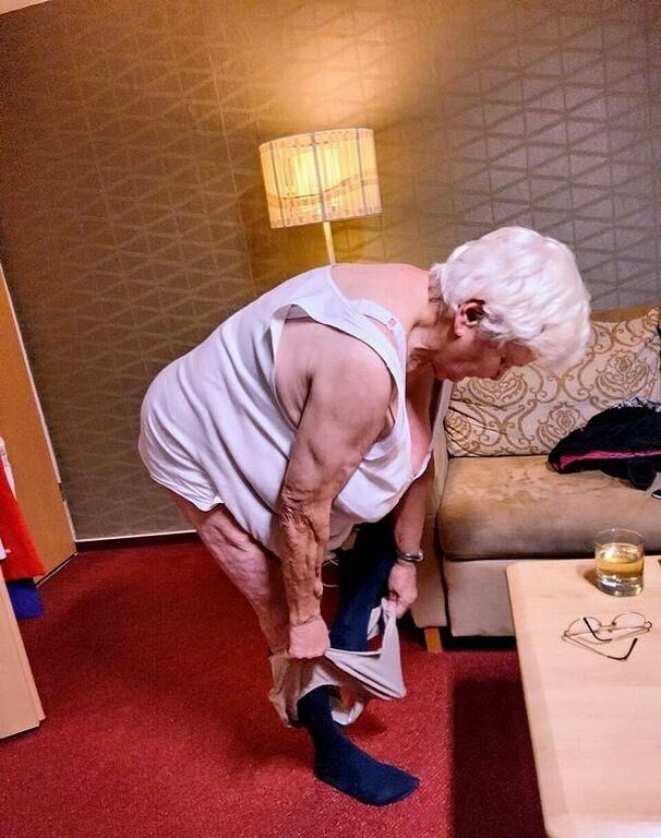 STACEY AN OLD GRANNY I WANK OVER
