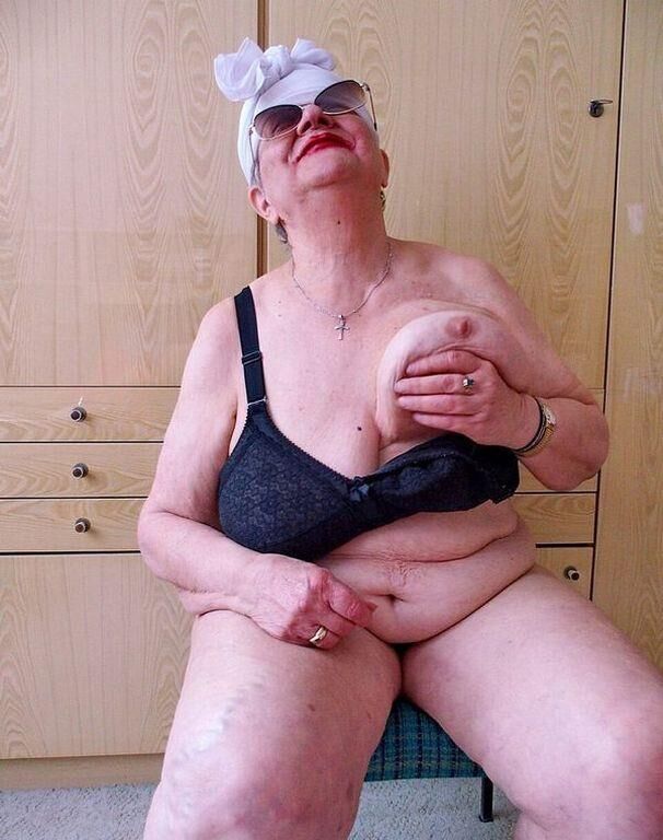 MELBA AN OLD GRANNY I WANK OVER