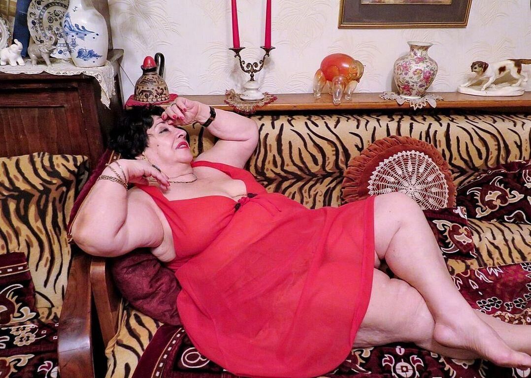 NELLIE AN OLD GRANNY I WANK OVER
