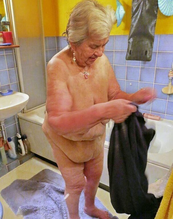 Renee une vieille grand-mère je me branle