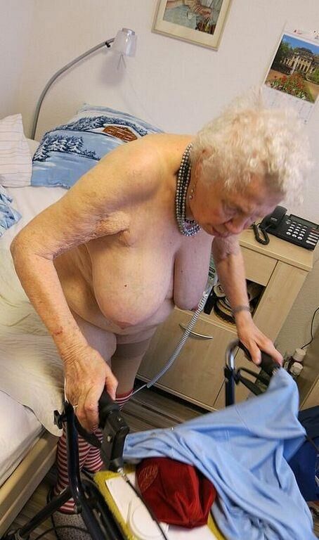 Gizelle une vieille grand-mère je me branle