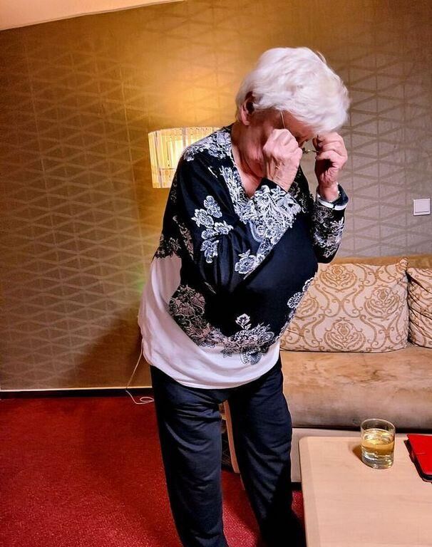 STACEY AN OLD GRANNY I WANK OVER