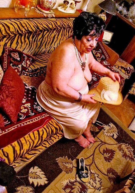 NELLIE AN OLD GRANNY I WANK OVER