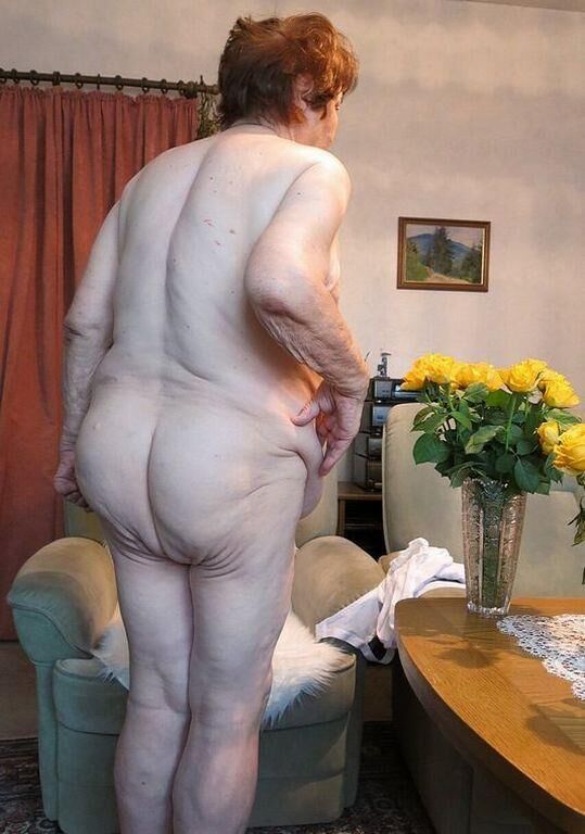 HEIDI AN OLD GRANNY I WANK OVER