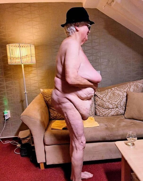 STACEY AN OLD GRANNY I WANK OVER