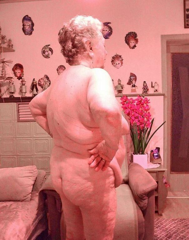 Pamela une vieille grand-mère je me branle