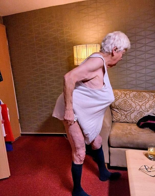 STACEY AN OLD GRANNY I WANK OVER