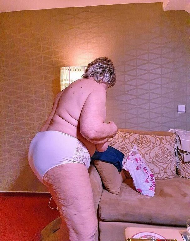 MELBA AN OLD GRANNY I WANK OVER