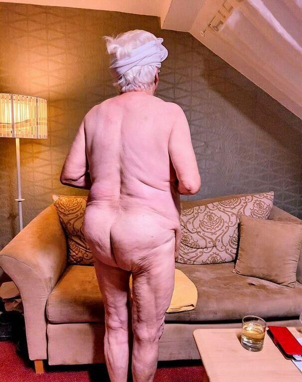 STACEY AN OLD GRANNY I WANK OVER