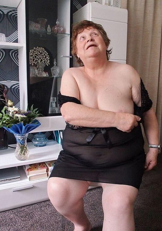 BETSY AN OLD GRANNY I WANK OVER