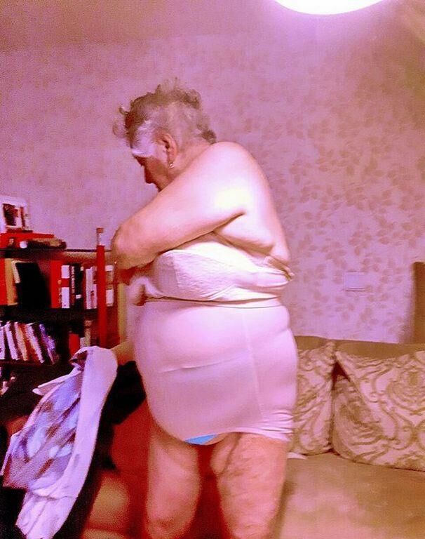 Pamela une vieille grand-mère je me branle