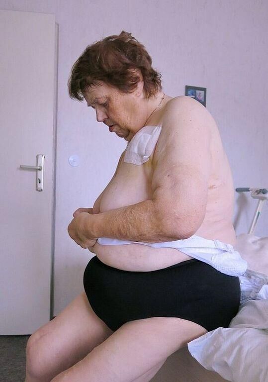HEIDI AN OLD GRANNY I WANK OVER