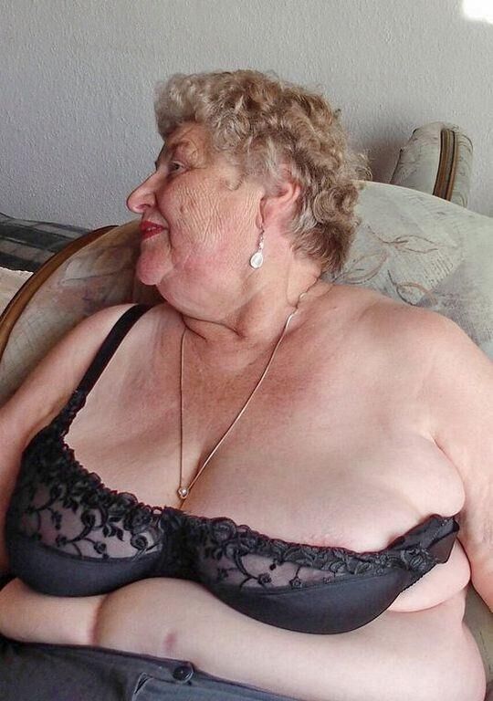 Vera une vieille grand-mère je me branle