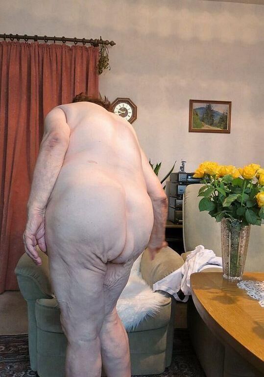 HEIDI AN OLD GRANNY I WANK OVER