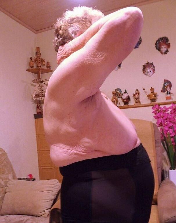 Pamela une vieille grand-mère je me branle