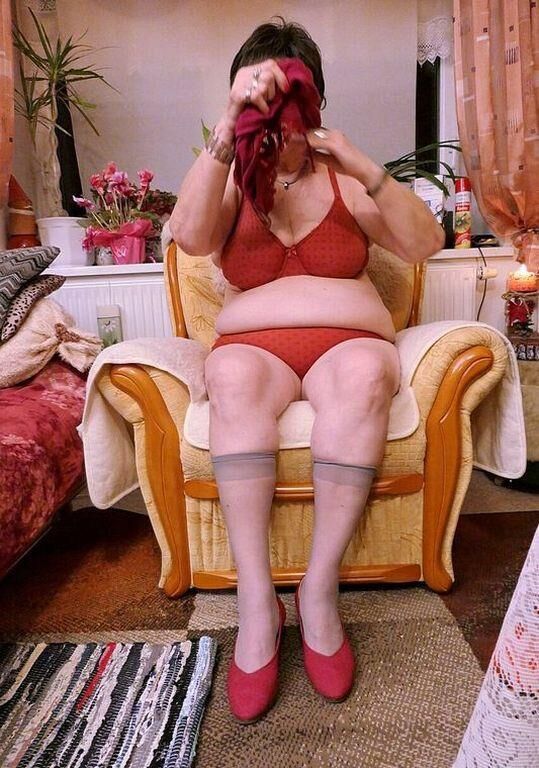 VICTORIA AN OLD GRANNY I WANK OVER