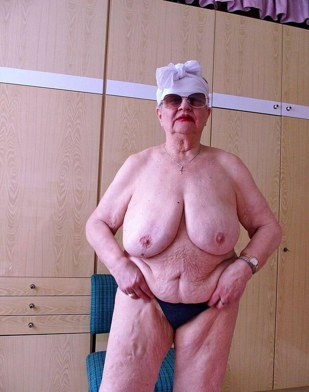 MELBA AN OLD GRANNY I WANK OVER