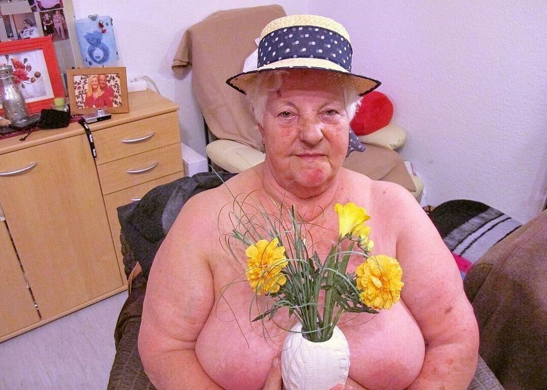 NATASHA AN OLD GRANNY I WANK OVER