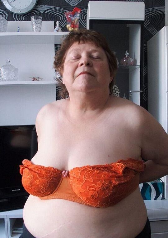 BETSY AN OLD GRANNY I WANK OVER