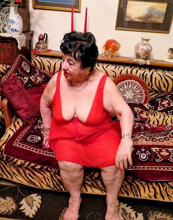 NELLIE AN OLD GRANNY I WANK OVER