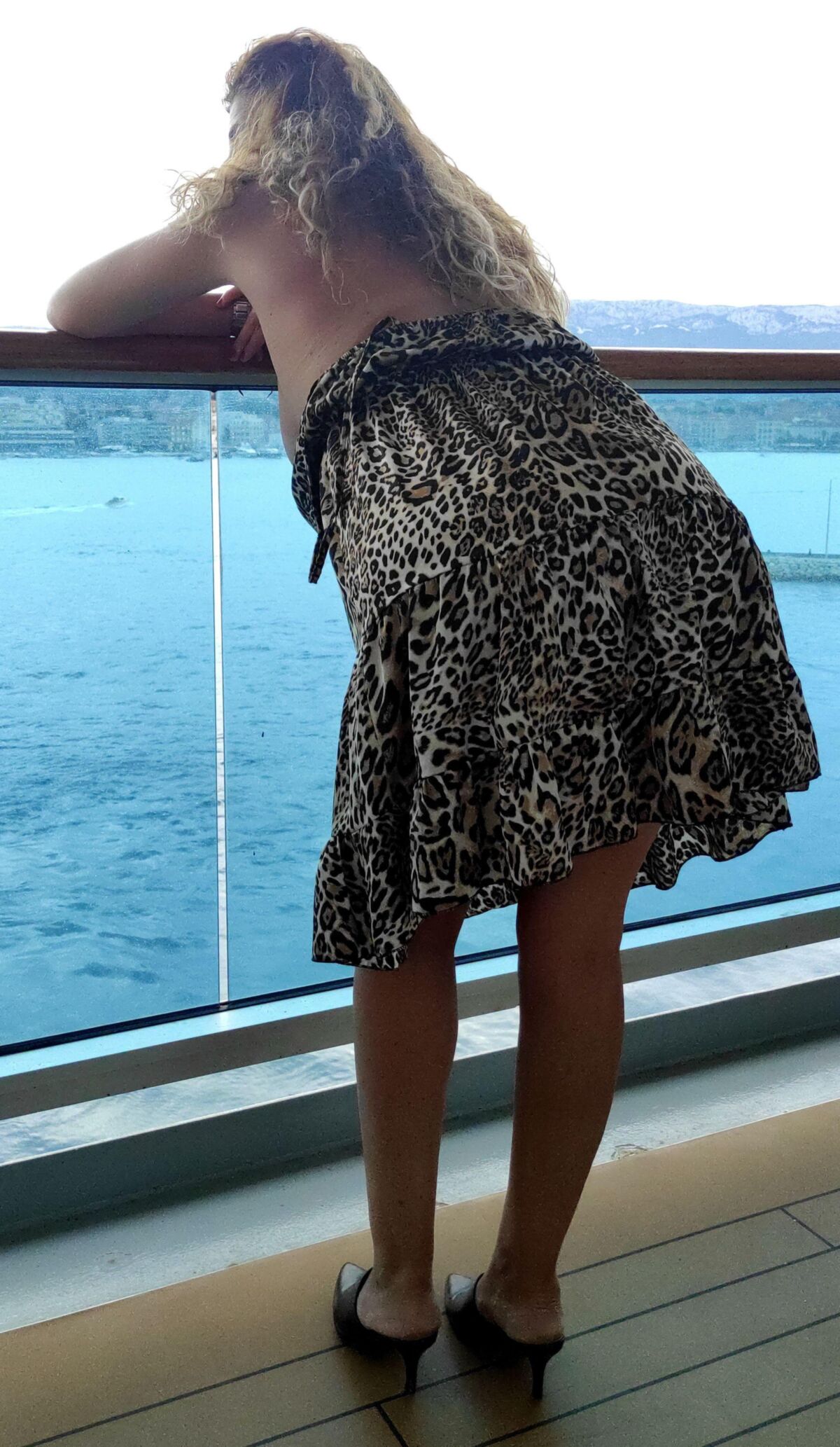 Amateur hairy mature milf Scarlett spreading mules on a cruise