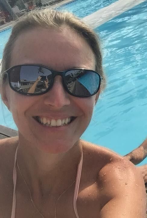 滑divineフランスの熟女の大きなおっぱいは、バンダンテスを握ります