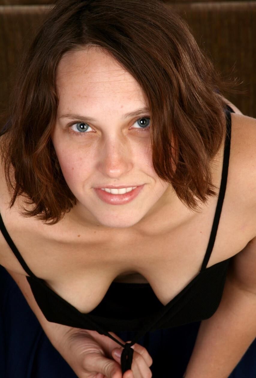 素敵なおっぱいダリアと毛むくじゃらのインクのブルネット熟女