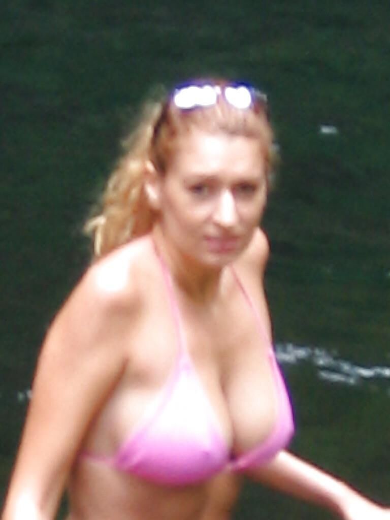 キャロラインの角質フランスの熟女の女の大きなおっぱい