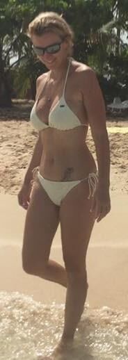 滑divineフランスの熟女の大きなおっぱいは、バンダンテスを握ります
