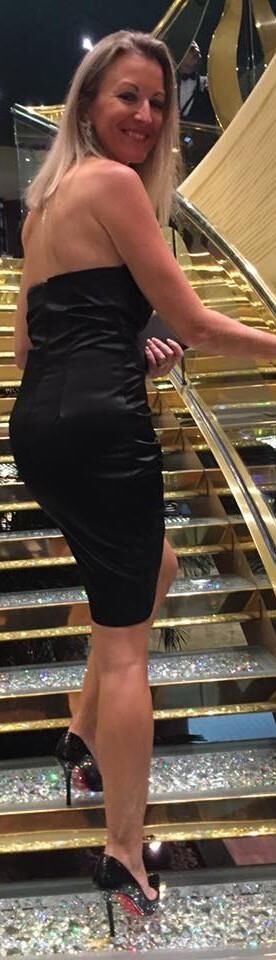 滑divineフランスの熟女の大きなおっぱいは、バンダンテスを握ります