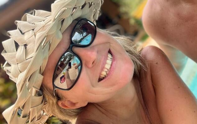 滑divineフランスの熟女の大きなおっぱいは、バンダンテスを握ります