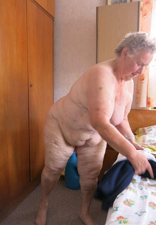 Advotia私がひっくり返る古いおばあちゃん