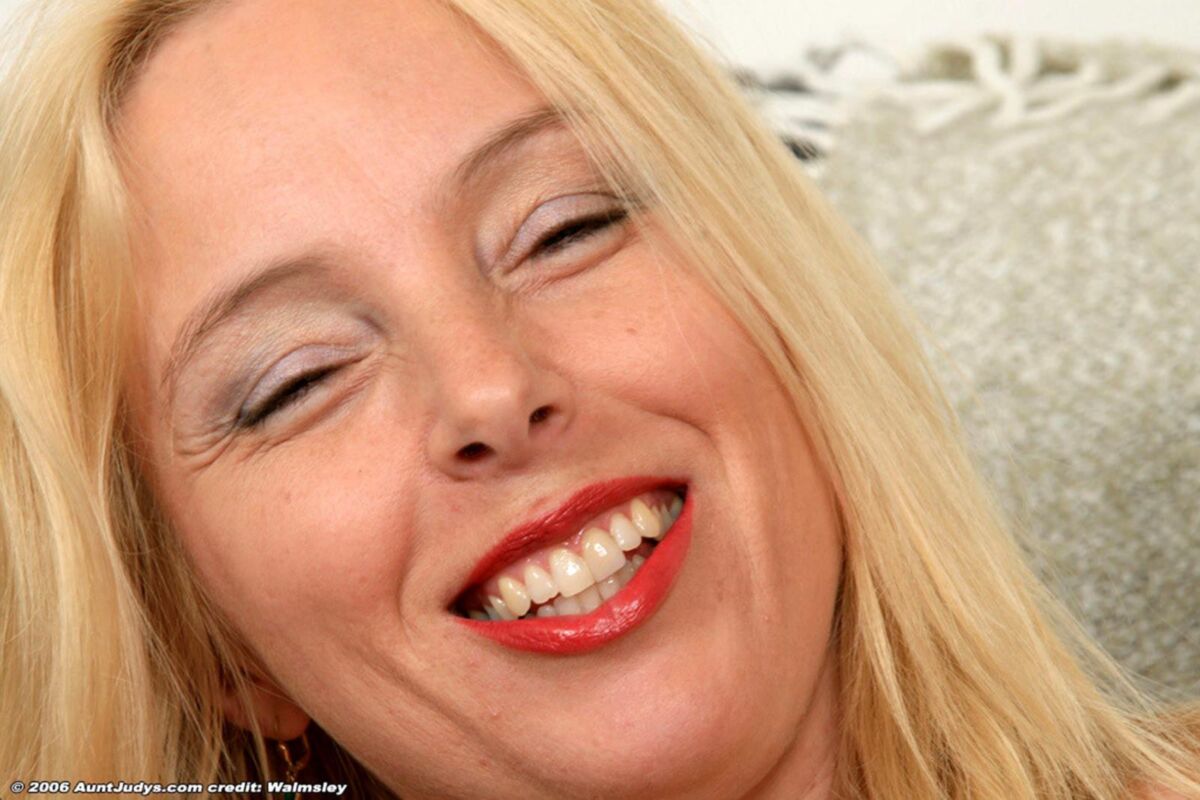 Lucy Gresty Hot Madure British Blonde dedica sua buceta