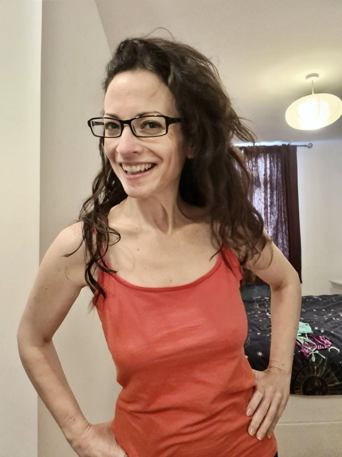 Senhorita Dawson Big Butt Pequenos peitos sexy Milf britânico com óculos m