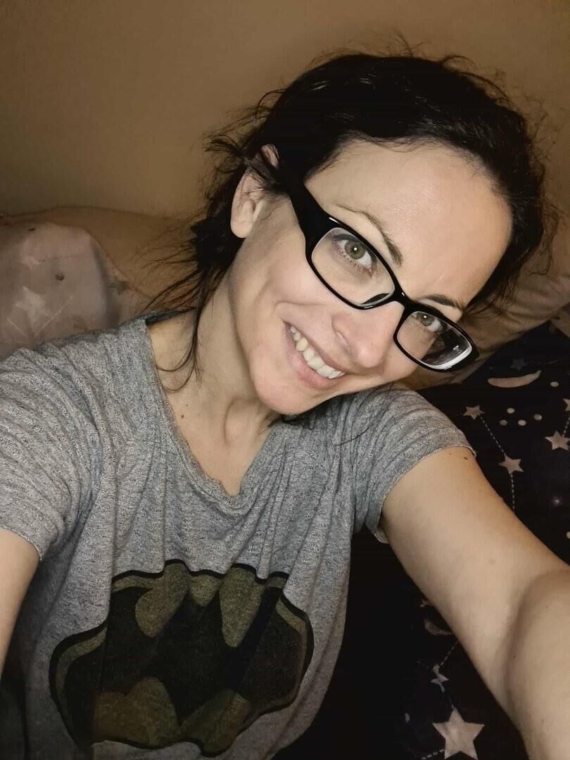 Senhorita Dawson Big Butt Pequenos peitos sexy Milf britânico com óculos m
