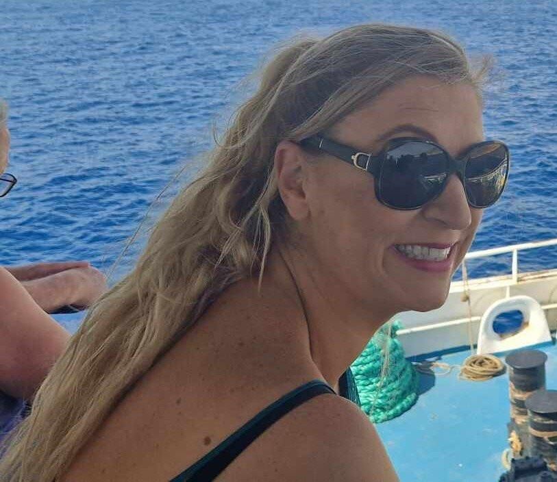 キャロラインの角質フランスの熟女の女の大きなおっぱい