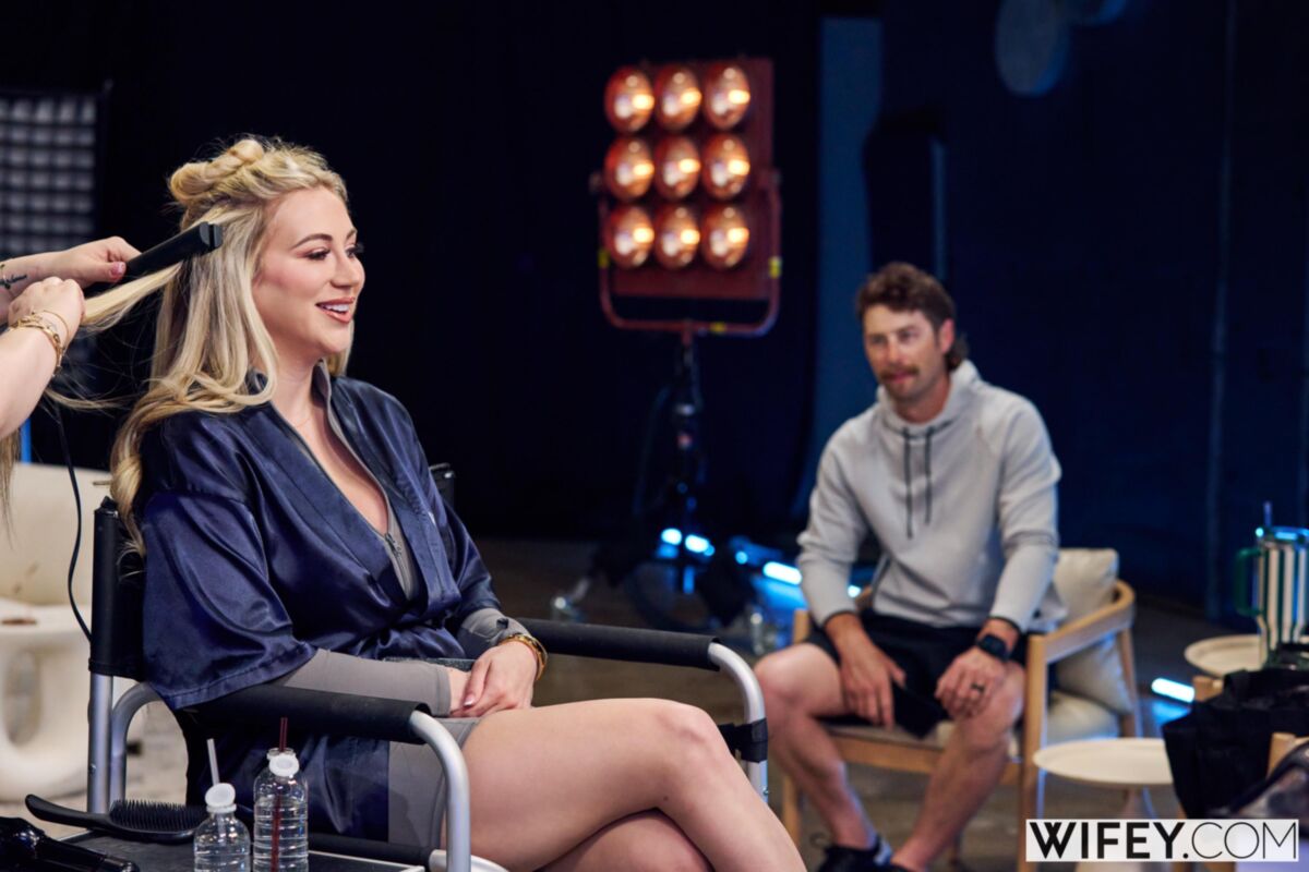 Brianna Coppage Yo Curvy Blonde HotWifeは巨大なBBCを取ります