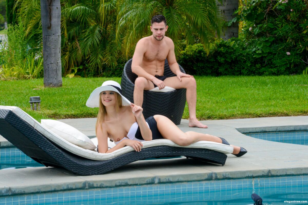 Jillian Janson yo The perfect sunbathing spot