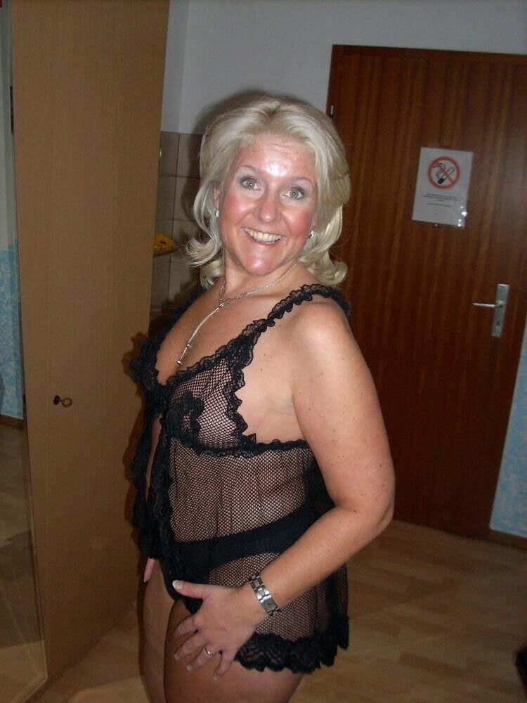 Cougars + MILF's ()