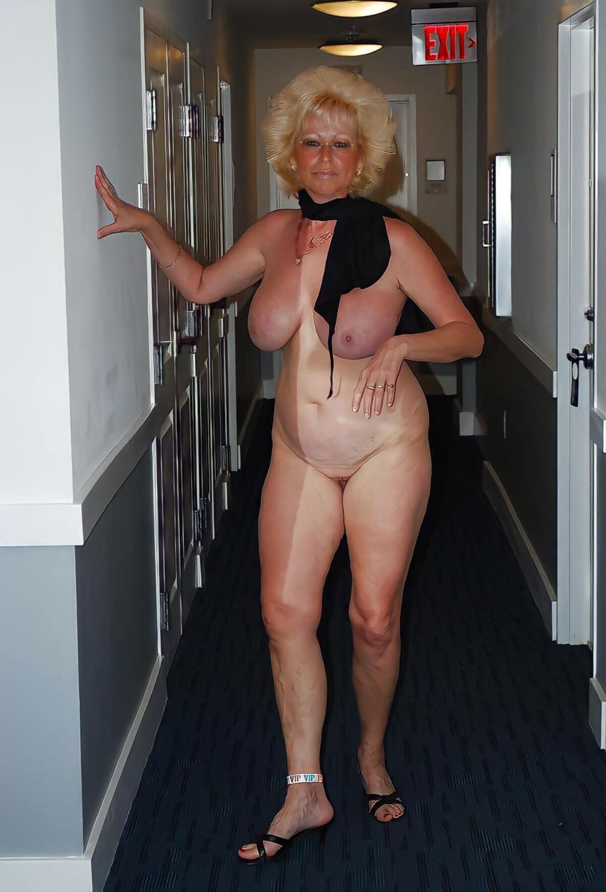 Cougars + MILF's ()