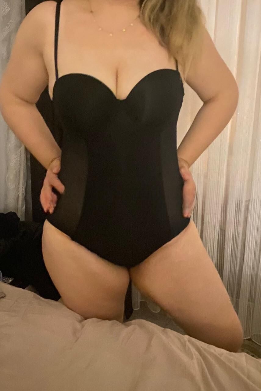 TR Blonde Wife