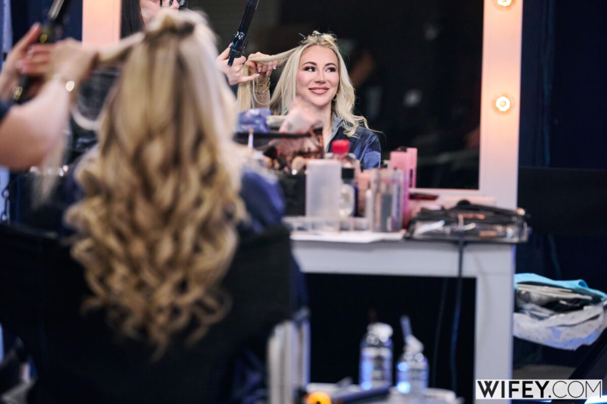 Brianna Coppage Yo Curvy Blonde HotWifeは巨大なBBCを取ります