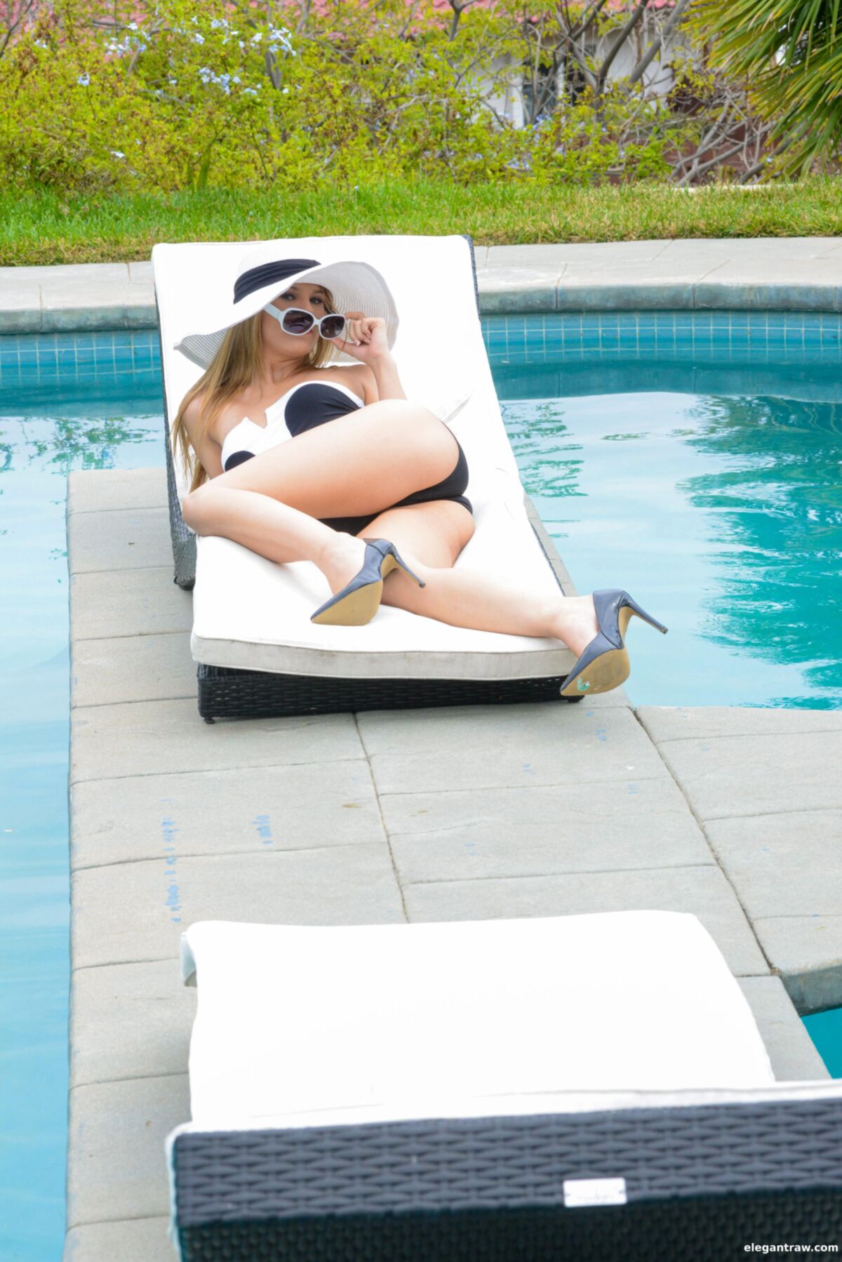 Jillian Janson yo The perfect sunbathing spot