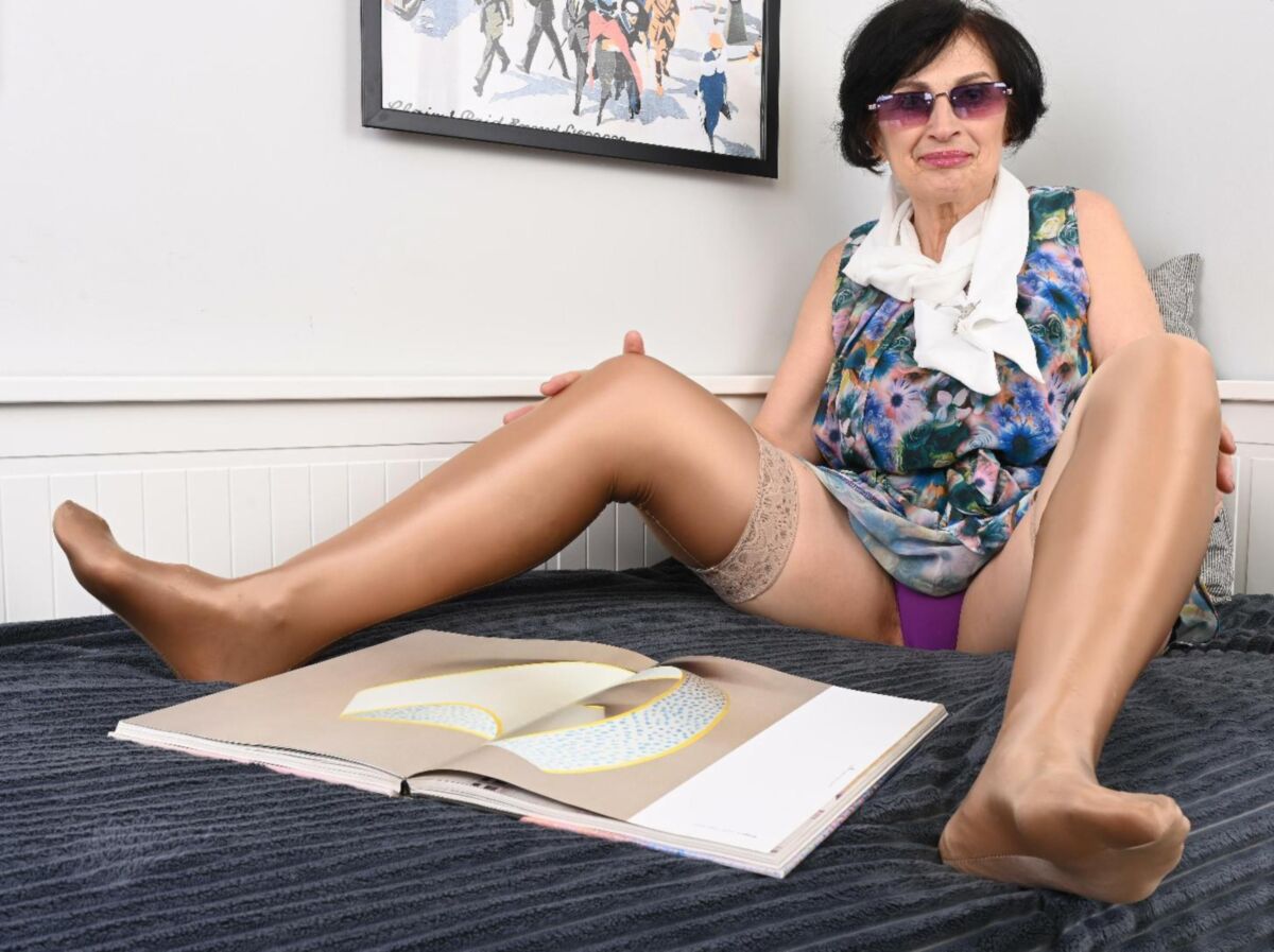 Mature Set Minia Schwartz