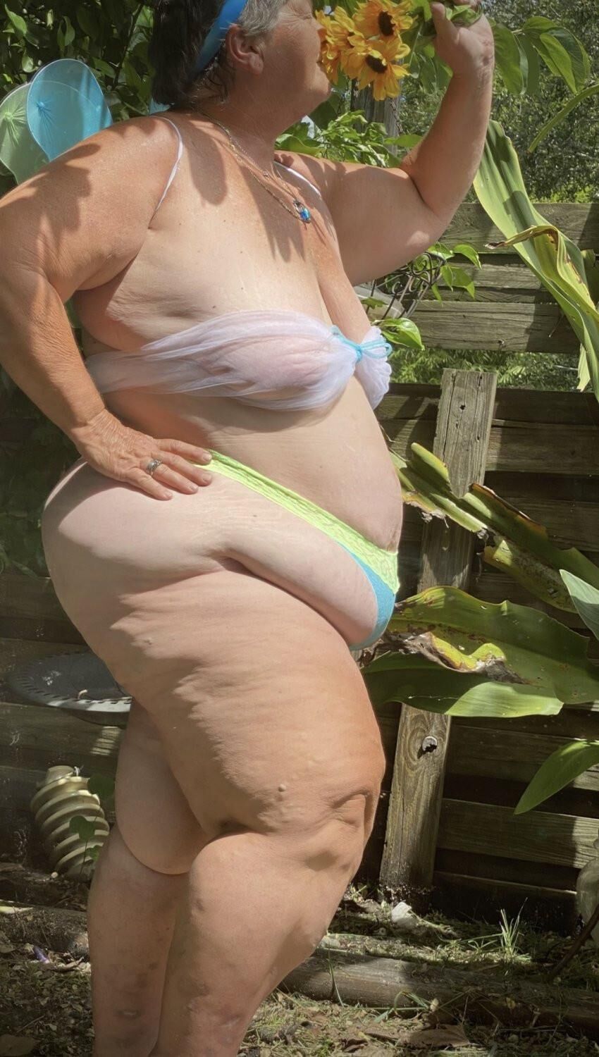 Incredible SSBBW GILF